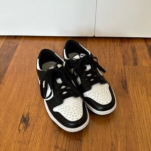 Women’s Nike dunk Low black and white